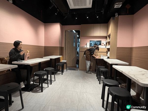 褀香係紅磡一間低調小店，主打台灣手工糖水，即日新鮮製作👐 店...