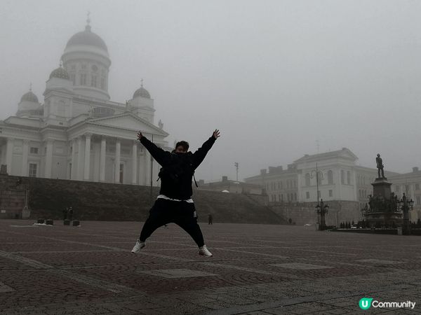 芬蘭芬蘭我嚟啦 第一次咁凍著住拖鞋玩雪 超癲 哈哈 但都幾正...