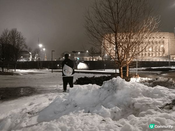 芬蘭芬蘭我嚟啦 第一次咁凍著住拖鞋玩雪 超癲 哈哈 但都幾正...