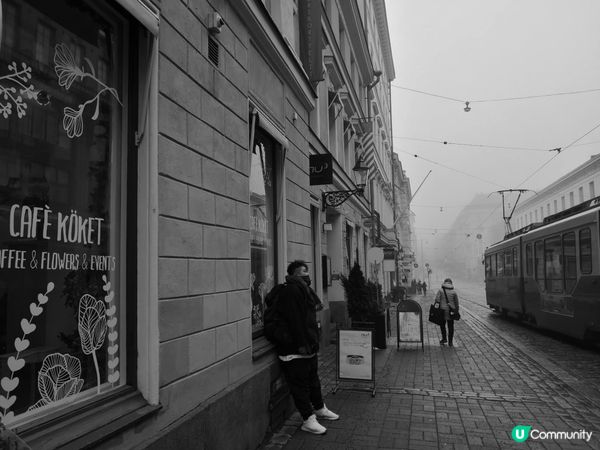 芬蘭芬蘭我嚟啦 第一次咁凍著住拖鞋玩雪 超癲 哈哈 但都幾正...