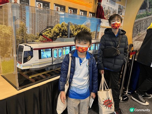 第一次參觀車廠 平時都已經好少搭輕鐵 覺得好新奇有趣 仲有揸...