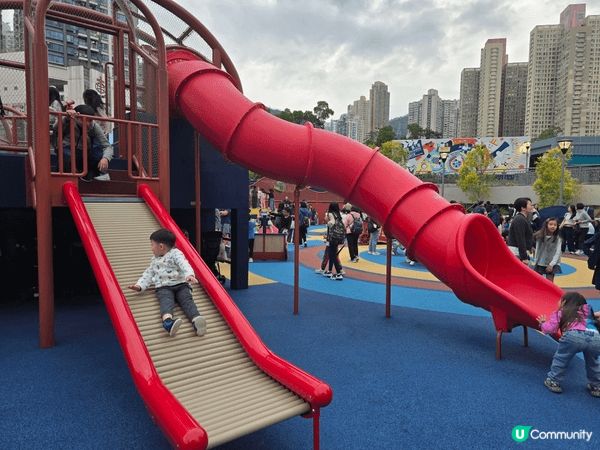 帶完仔仔參觀警察博物館，再去食炸蠔，去活水公園玩滾動滑梯，完...