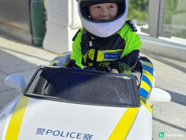帶完仔仔參觀警察博物館，再去食炸蠔，去活水公園玩滾動滑梯，完...