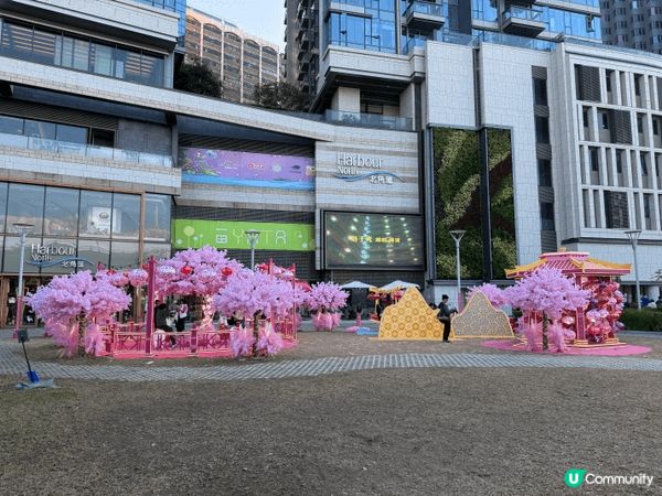北角匯而家有個新春裝置好靚❤️，經過都忍唔住停下腳步影多幾張...