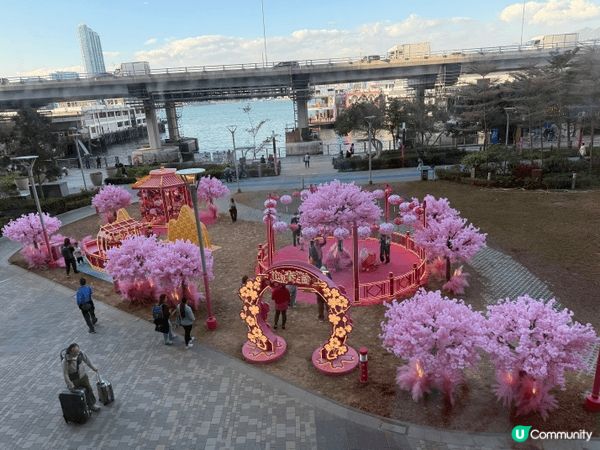 北角匯而家有個新春裝置好靚❤️，經過都忍唔住停下腳步影多幾張...