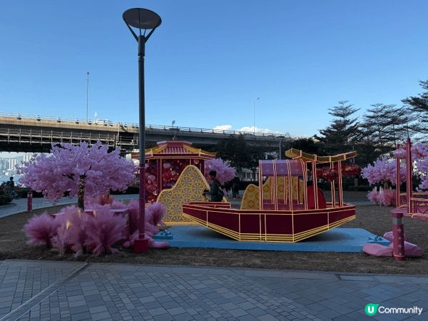 北角匯而家有個新春裝置好靚❤️，經過都忍唔住停下腳步影多幾張...