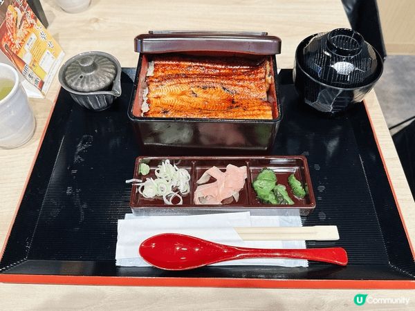 這間鰻魚店是位於東京上野站附近的，
