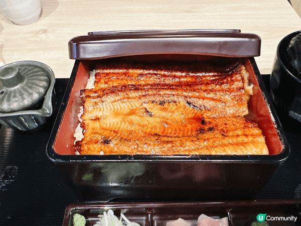 這間鰻魚店是位於東京上野站附近的，