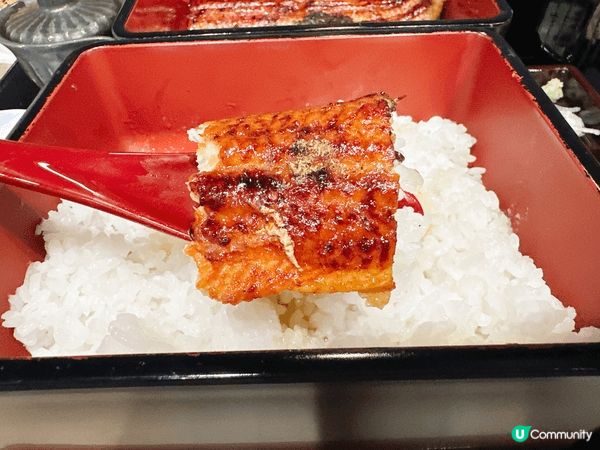 這間鰻魚店是位於東京上野站附近的，
