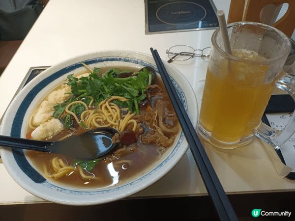 圖1係大寶冰室嘅肉餅飯，美味可口。圖3係Moment 嘅早餐...