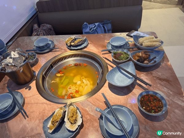 銅鑼灣美人魚海鮮火鍋放題，海鮮種類唔係好多，但係都新鮮。仲有...