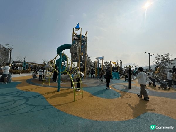 這是將軍澳南海濱公園、黃埔冒險樂園和元朗的士多啤梨園。