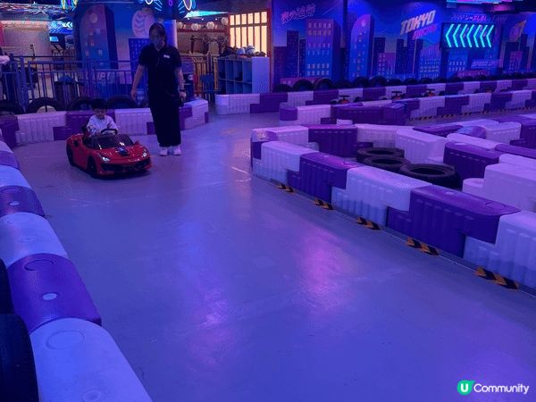 這是將軍澳南海濱公園、黃埔冒險樂園和元朗的士多啤梨園。