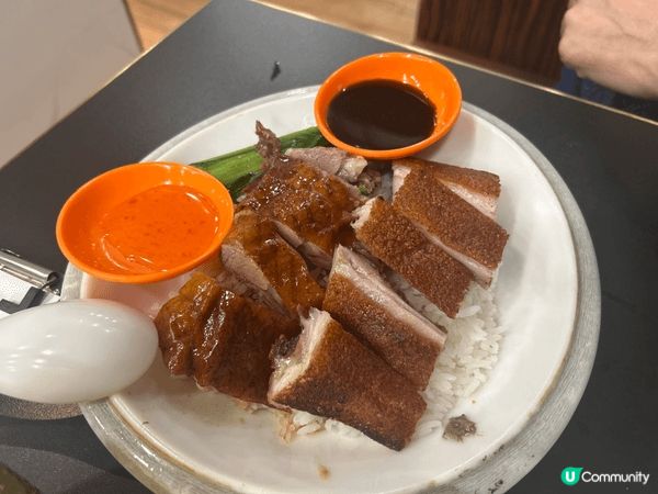 親子吃喝玩樂的地點，經過快將結業的灣仔檀島茶餐廳，路邊小花不...