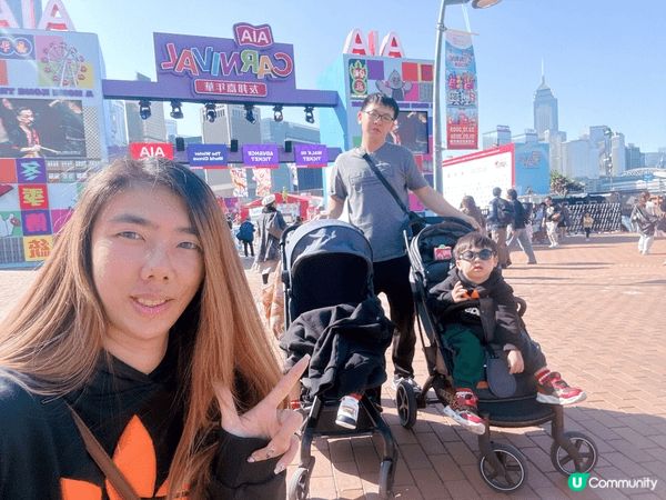 全職媽媽平時最鍾意一拖二周圍去，星期日仲會同爸爸一齊去
