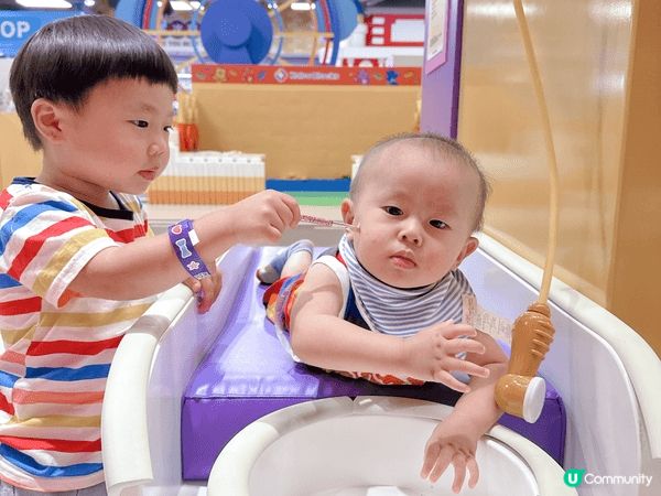 全職媽媽平時最鍾意一拖二周圍去，星期日仲會同爸爸一齊去