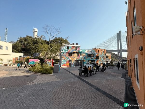 第一張：GO PARK嘉年華現場，巨大旋轉木馬，充滿節慶氣氛...