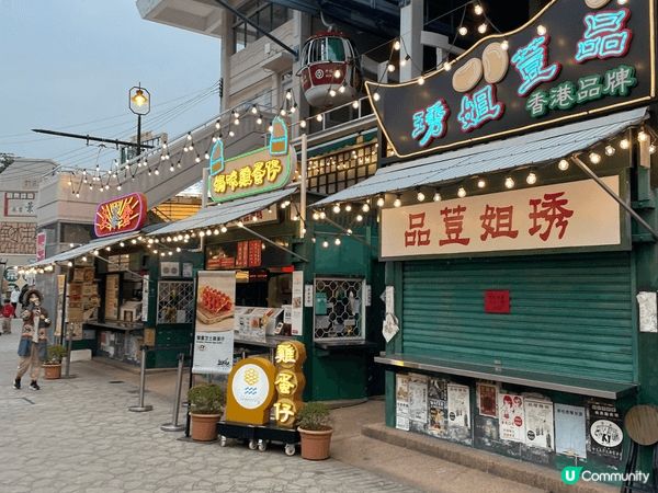 海洋公園是親子好去處，入面有不同的海洋和陸地動物，亦新增了s...