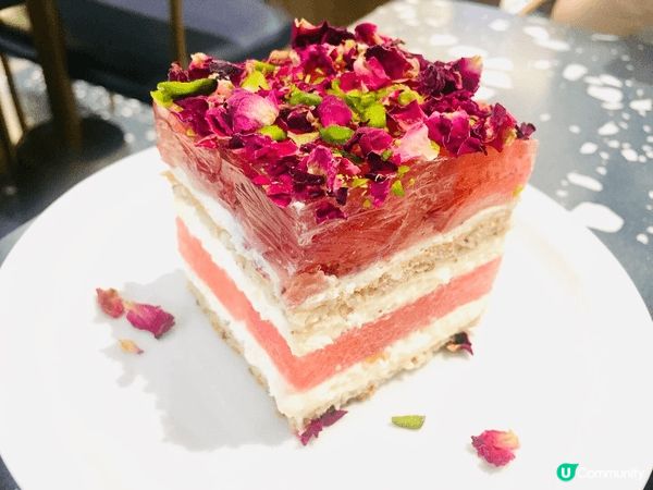 Lifetastic的招牌草莓西瓜蛋糕，西瓜的清新和攻瑰的香...