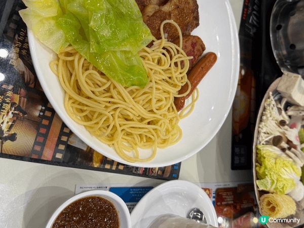 去咗敏華餐廳叫咗個雞扒意粉餐配羅宋湯同埋個人打邊爐餐，沙嗲汁...