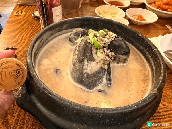 韓國人參雞一向出名，這個人參雞好好味，人參味濃，雞嫩滑, 唔...