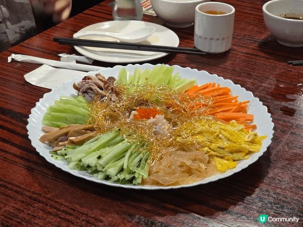 荃灣楚撚記大排檔即叫即做的人氣蝦多士同埋風生撈起。