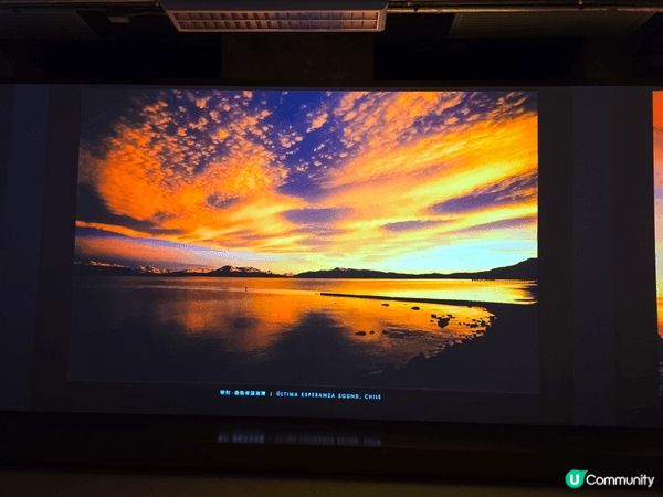 大館，這個 ［易經：鮑皓昕攝影藝術］展覽，當中有64枝柱子，...