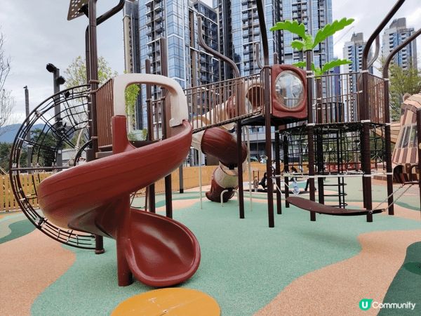 馬鞍山go park 有一個好大嘅兒童遊樂場 ,設備穎。適合...