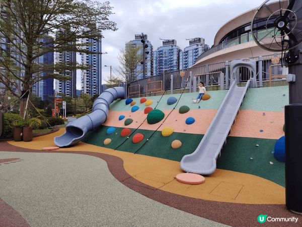 馬鞍山go park 有一個好大嘅兒童遊樂場 ,設備穎。適合...