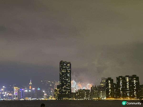 初二啟德海傍都係一個不錯的賞煙花地點 