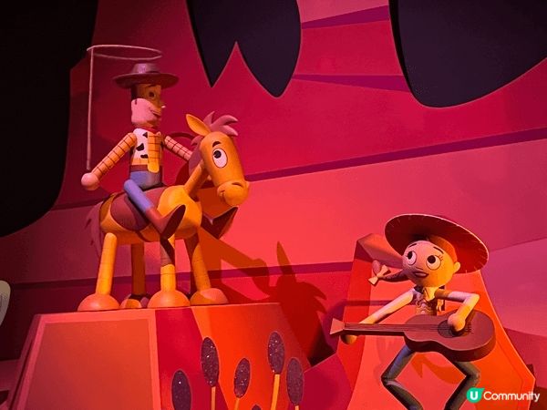 香港迪士尼入面嘅「小小世界」真係一個尋寶天堂，唔單止係遊樂場...