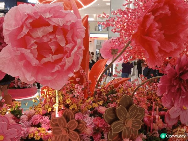 新城市廣場以四時之花為靈感打造【花開結緣・風生水起】，商場1...