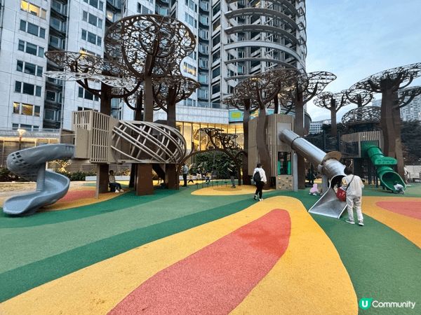 這是紅磡海濱的兩個公園-建灣街公園和紅磡海濱公園。 兩個公園...