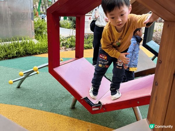 這是紅磡海濱的兩個公園-建灣街公園和紅磡海濱公園。 兩個公園...