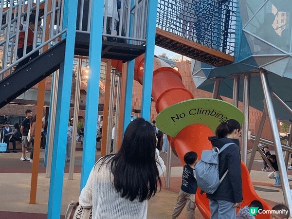 沙田新城市廣場，史努比公園入邊嘅船仔係可以免費排隊玩 跟住可...
