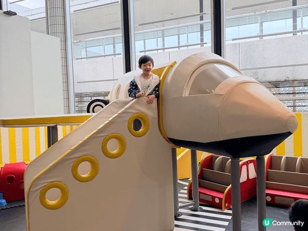 汶萊機場呢架微型飛機原型兒童遊樂設施超可愛，細緻還原汶萊皇家...