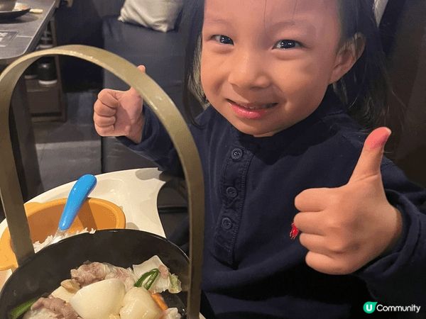 生日當日，我地一家三口去湊湊火鍋慶祝，鍋氣滾滾、溫暖滿溢，美...