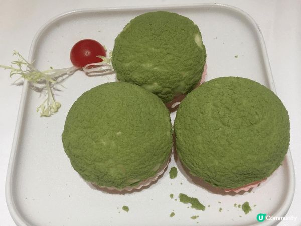 半島酒家福田店交通方便，雙色小米糕甜度適中、口感煙韌；翡翠柚...