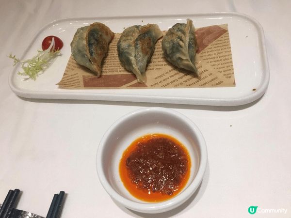 半島酒家福田店交通方便，雙色小米糕甜度適中、口感煙韌；翡翠柚...