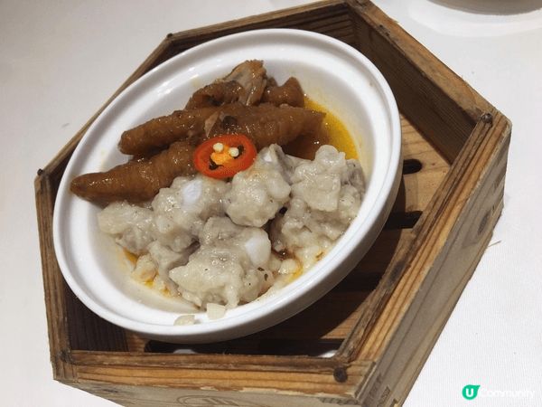 半島酒家福田店交通方便，雙色小米糕甜度適中、口感煙韌；翡翠柚...