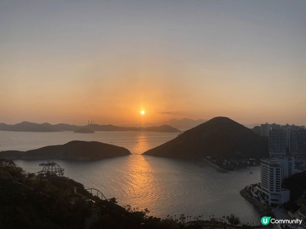 重遊海洋公園，從山上看到美麗的景色，日落黃昏的時間，令人振奮...