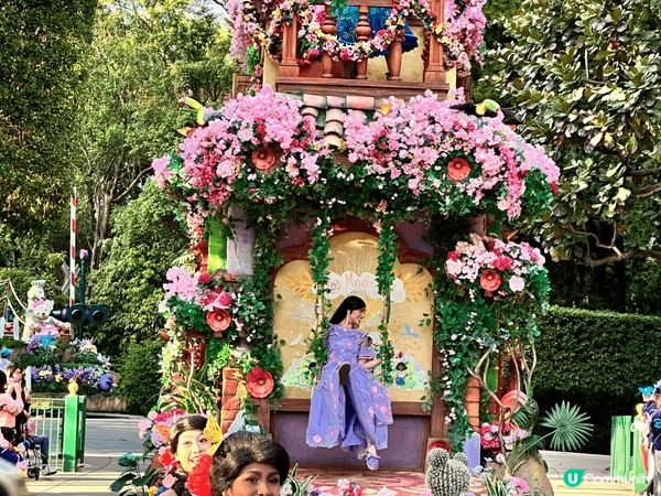香港迪士尼二十周年花車巡遊真係唔好錯過！有色彩繽紛嘅花車、經...