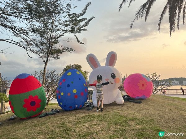 復活節到啦！長沙灣海濱長廊有吹氣兔兔同復活蛋呀🤩真係好可愛，...
