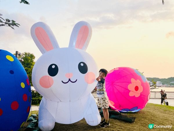復活節到啦！長沙灣海濱長廊有吹氣兔兔同復活蛋呀🤩真係好可愛，...
