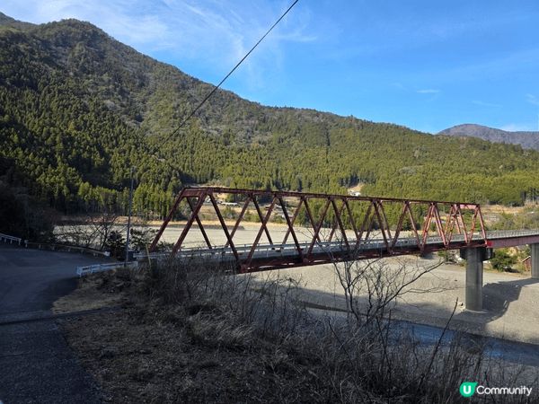 這張照片是在日本奈良縣十津川村的谷瀨吊橋（谷瀬の吊り橋）拍攝...