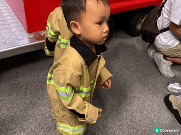 挪亞方舟有期間限定嘅職業體驗，小朋友可以著上制服扮演消防員，...