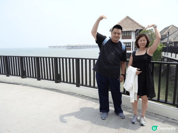 跟妻子在不同時段的旅程，包括歐洲，馬來西亞及泰國，為我們留下...