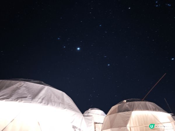 四川雅安牛背山景區的壯麗風光，包括標誌性金牛太陽雕塑、世界屋...