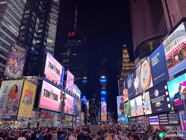 位於美國紐約曼哈頓中城的時代廣場（Times Square）...