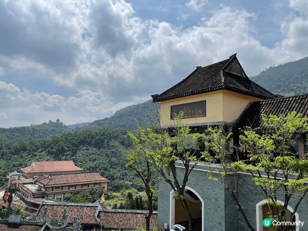 Ba Na Hills是一座頂級避暑度假聖地與超大型主題樂園...
